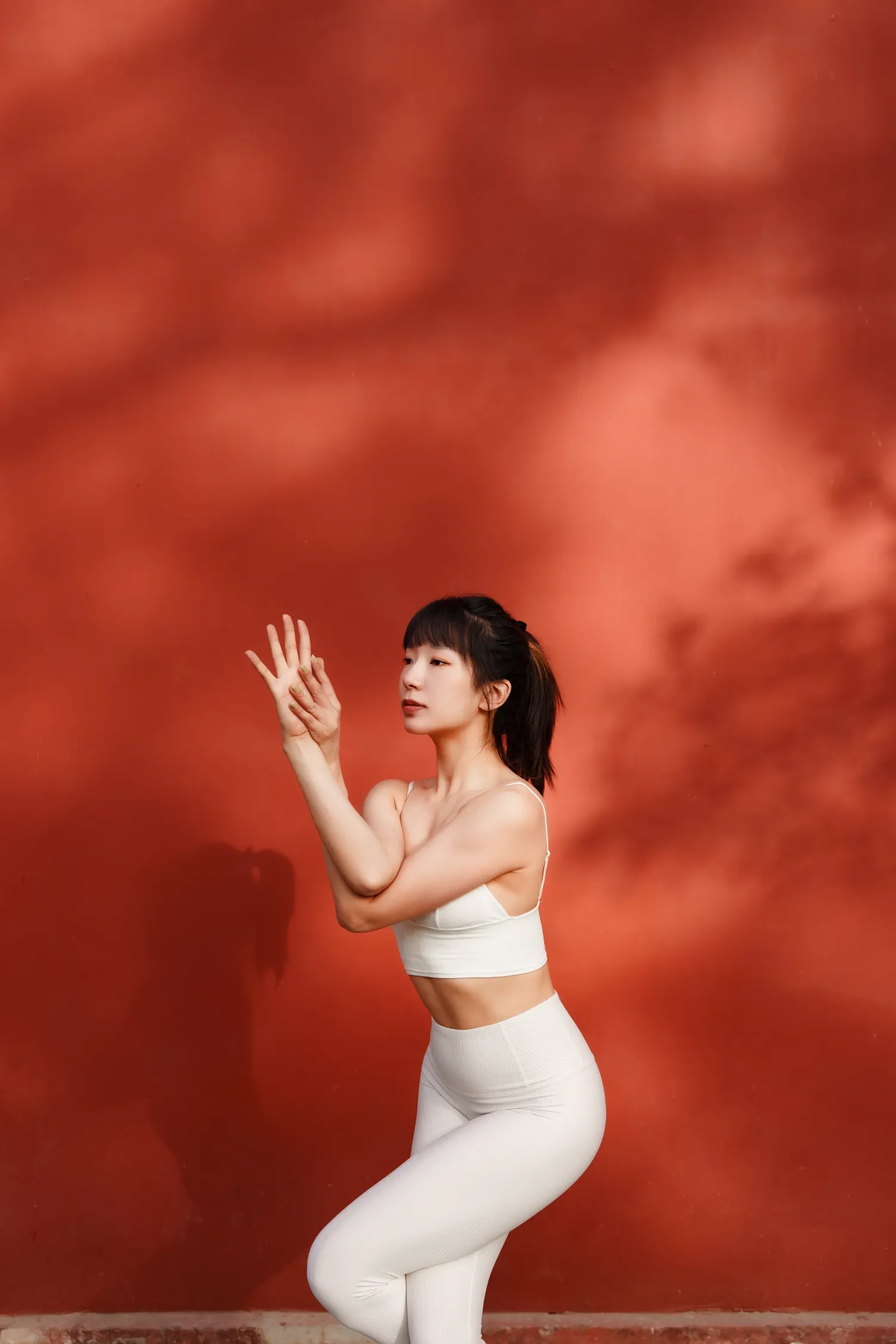 [YITUYU] 2022.12.01 Vol.2575 – Yoga and Red Wall Mengmeng#[23P]-23